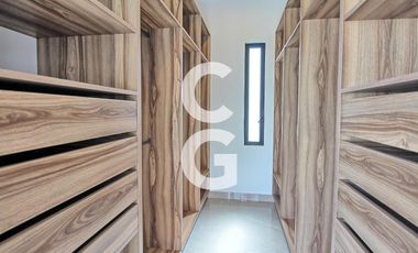 Casa en Venta en Cancun en Residencial Lagos del Sol con Alberca y Terraza Amplia