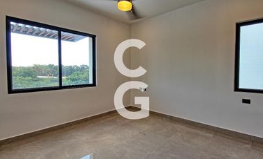 Casa en Venta en Cancun en Residencial Lagos del Sol con Alberca y Terraza Amplia