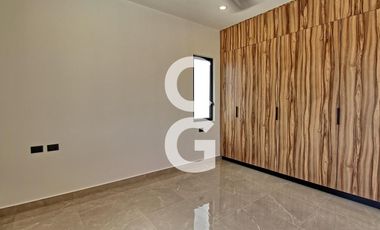 Casa en Venta en Cancun en Residencial Lagos del Sol con Alberca y Terraza Amplia