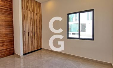Casa en Venta en Cancun en Residencial Lagos del Sol con Alberca y Terraza Amplia
