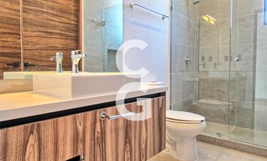 Casa en Venta en Cancun en Residencial Lagos del Sol con Alberca y Terraza Amplia