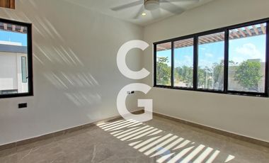 Casa en Venta en Cancun en Residencial Lagos del Sol con Alberca y Terraza Amplia