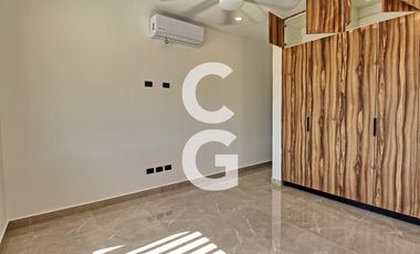 Casa en Venta en Cancun en Residencial Lagos del Sol con Alberca y Terraza Amplia