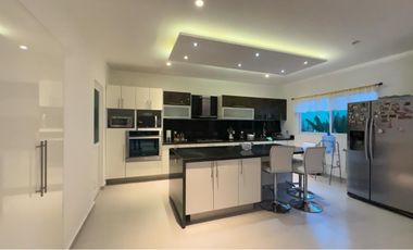 CASA EN VENTA EN FRACCIONAMIENTO LOMAS DE COCOYOC MORELOS