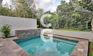 Casa en Venta en Cancun en Residencial Lagos del Sol con 4 Recamaras y Alberca