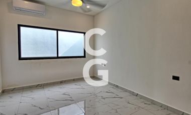 Casa en Venta en Cancun en Residencial Lagos del Sol con 4 Recamaras y Alberca