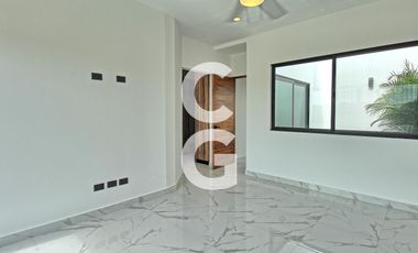 Casa en Venta en Cancun en Residencial Lagos del Sol con 4 Recamaras y Alberca