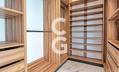 Casa en Venta en Cancun en Residencial Lagos del Sol con 4 Recamaras y Alberca