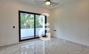 Casa en Venta en Cancun en Residencial Lagos del Sol con 4 Recamaras y Alberca