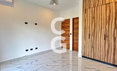 Casa en Venta en Cancun en Residencial Lagos del Sol con 4 Recamaras y Alberca