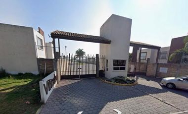 Casa En Remate Bancario Juan C. Bonilla, Colonia Viñedos De Burdeos, Cuanalá, Puebla