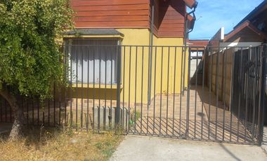 Se vende casa de 3 dormitorios y 3 baños en Linares