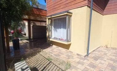 Se vende casa de 3 dormitorios y 3 baños en Linares