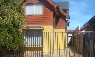 Se vende casa de 3 dormitorios y 3 baños en Linares