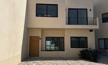 Casa Lake front en venta en El Encanto en Chapala