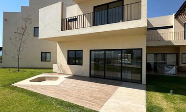 Casa Lake front en venta en El Encanto en Chapala