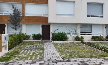 RENTA DE CASA EN RESIDENCIAL LOMAS VIRREYES CALIMAYA