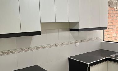 Departamento en  2° Piso – 4 Dorm. Excelente Ubicación frente a parque!!