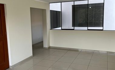 Departamento en  2° Piso – 4 Dorm. Excelente Ubicación frente a parque!!