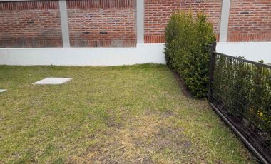 Venta casa  independiente por estrenar  en Urbanización en Puembo