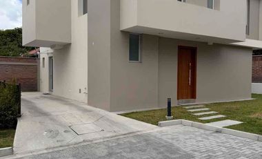 Venta casa  independiente por estrenar  en Urbanización en Puembo