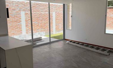 Venta casa  independiente por estrenar  en Urbanización en Puembo