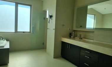 CASA EN VENTA ZONA ESMERALDA PRADO LARGO