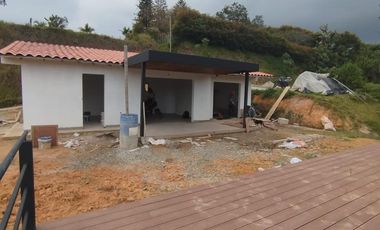 VENDO FINCA PARA ESTRENAR CERCA DE MARINILLA ANTIOQUIA.