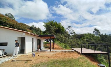 VENDO FINCA PARA ESTRENAR CERCA DE MARINILLA ANTIOQUIA.