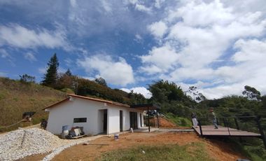 VENDO FINCA PARA ESTRENAR CERCA DE MARINILLA ANTIOQUIA.