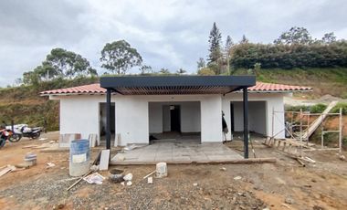 VENDO FINCA PARA ESTRENAR CERCA DE MARINILLA ANTIOQUIA.
