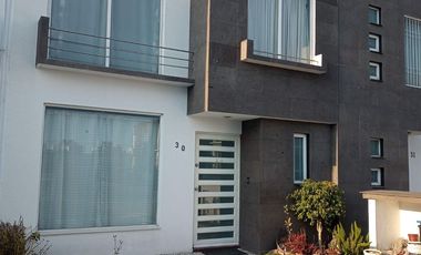 CASA EN RENTA DE TRES RECAMARAS CN VIGILANCIA CERCA ZONA INDUSTRIAL y de METEPEC TOLUCA