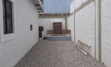 En Venta Casa de estreno con jacuzzi a 4 cuadras del Shopping Salinas Ecuador