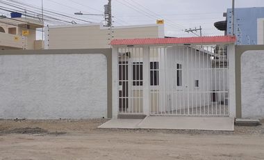 En Venta Casa de estreno con jacuzzi a 4 cuadras del Shopping Salinas Ecuador