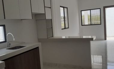 En Venta Casa de estreno con jacuzzi a 4 cuadras del Shopping Salinas Ecuador