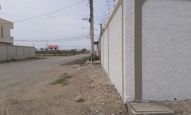 En Venta Casa de estreno con jacuzzi a 4 cuadras del Shopping Salinas Ecuador