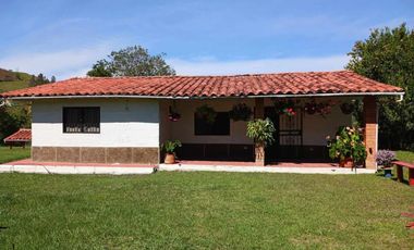 VENDO HERMOSA FINCA A PUERTA CERRADA EN MARINILLA ANTIOQUIA.