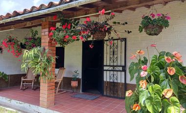 VENDO HERMOSA FINCA A PUERTA CERRADA EN MARINILLA ANTIOQUIA.