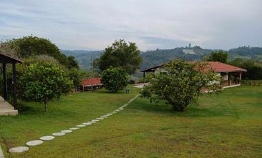 VENDO HERMOSA FINCA A PUERTA CERRADA EN MARINILLA ANTIOQUIA.