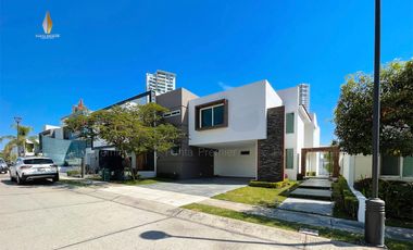 Casa en Renta con Alberca de Lujo en Puerta Plata, Zapopan