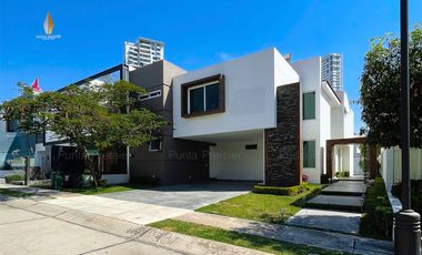 Casa en Renta con Alberca de Lujo en Puerta Plata, Zapopan