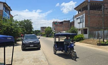 Terreno de 560 m² paralelos a la Av. La Peruanidad de Tarapoto. Mientras construyen la alameda, tú construyes tu futuro negocio en esta zona. 😉
