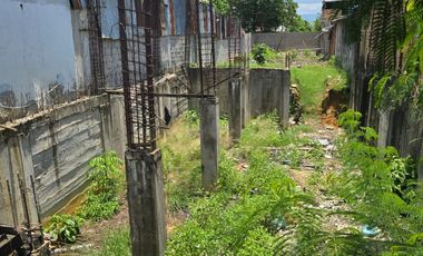 Terreno de 560 m² paralelos a la Av. La Peruanidad de Tarapoto. Mientras construyen la alameda, tú construyes tu futuro negocio en esta zona. 😉