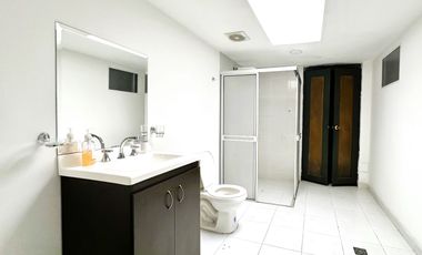 VENDO CASA ESQUINERA EN L CAROLINA -RECODO DEL COUNTRY 138.52