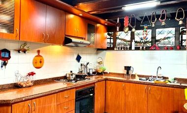 VENDO CASA ESQUINERA EN L CAROLINA -RECODO DEL COUNTRY 138.52