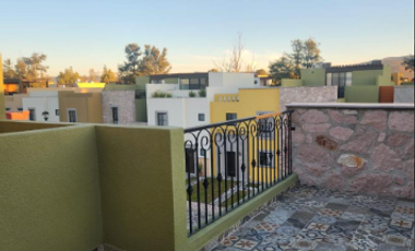 Casa Catrinas. Zirandaro.