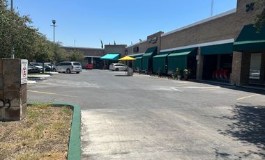 Local Comercial en Renta en Plaza Santa Barbara en Av. José Vasconcelos
