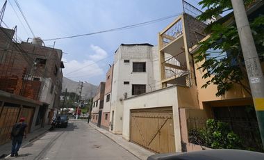 VENDO CASA DE 206 M² 3 PISOS - CHACLACAYO