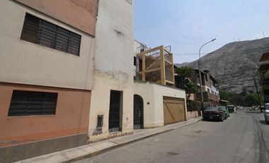 VENDO CASA DE 206 M² 3 PISOS - CHACLACAYO