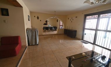 VENDO CASA DE 206 M² 3 PISOS - CHACLACAYO